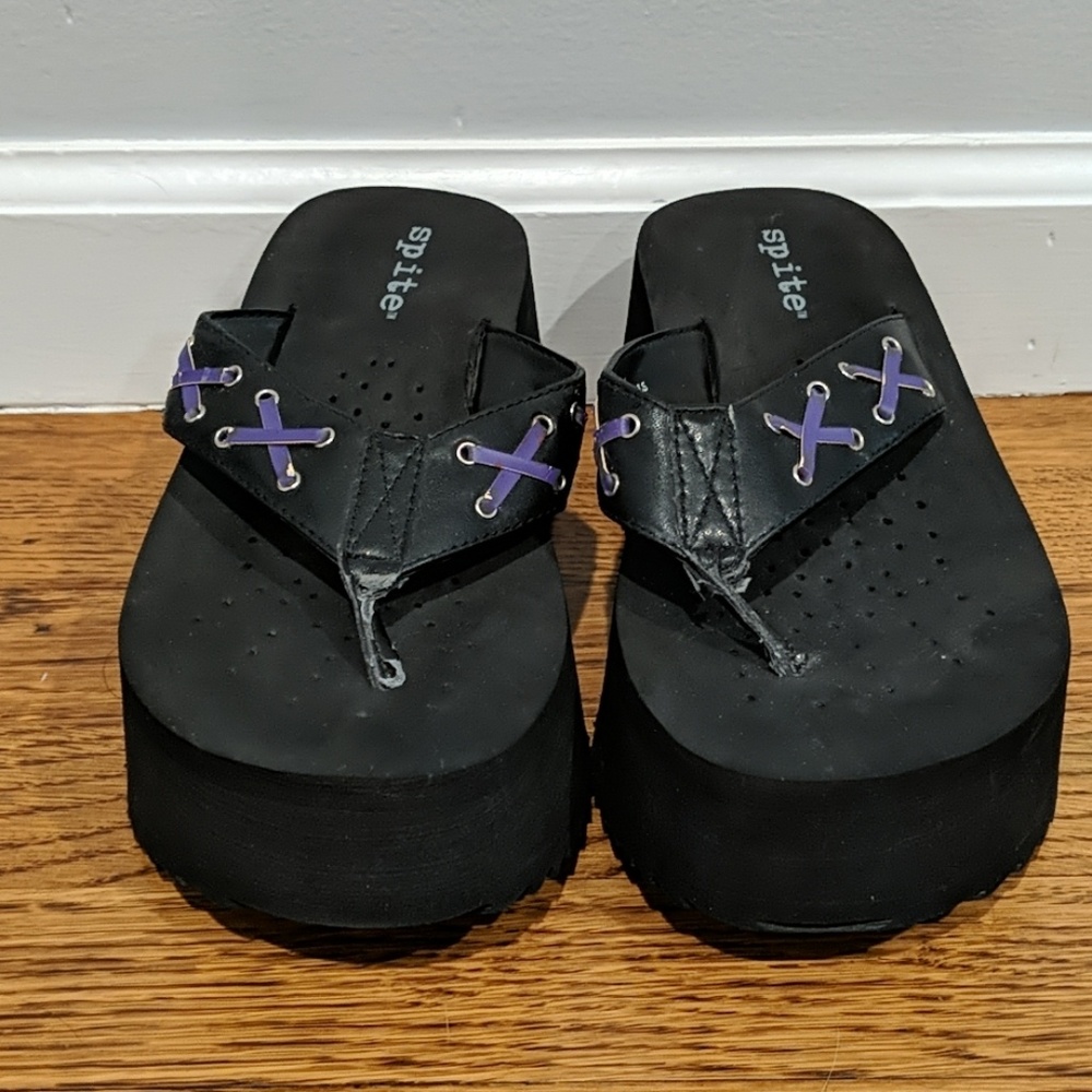 Platform flip flops w/purple crisscross detail